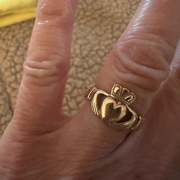 Irish Claddagh ring in 9kt gold. - Picture 6 of 6